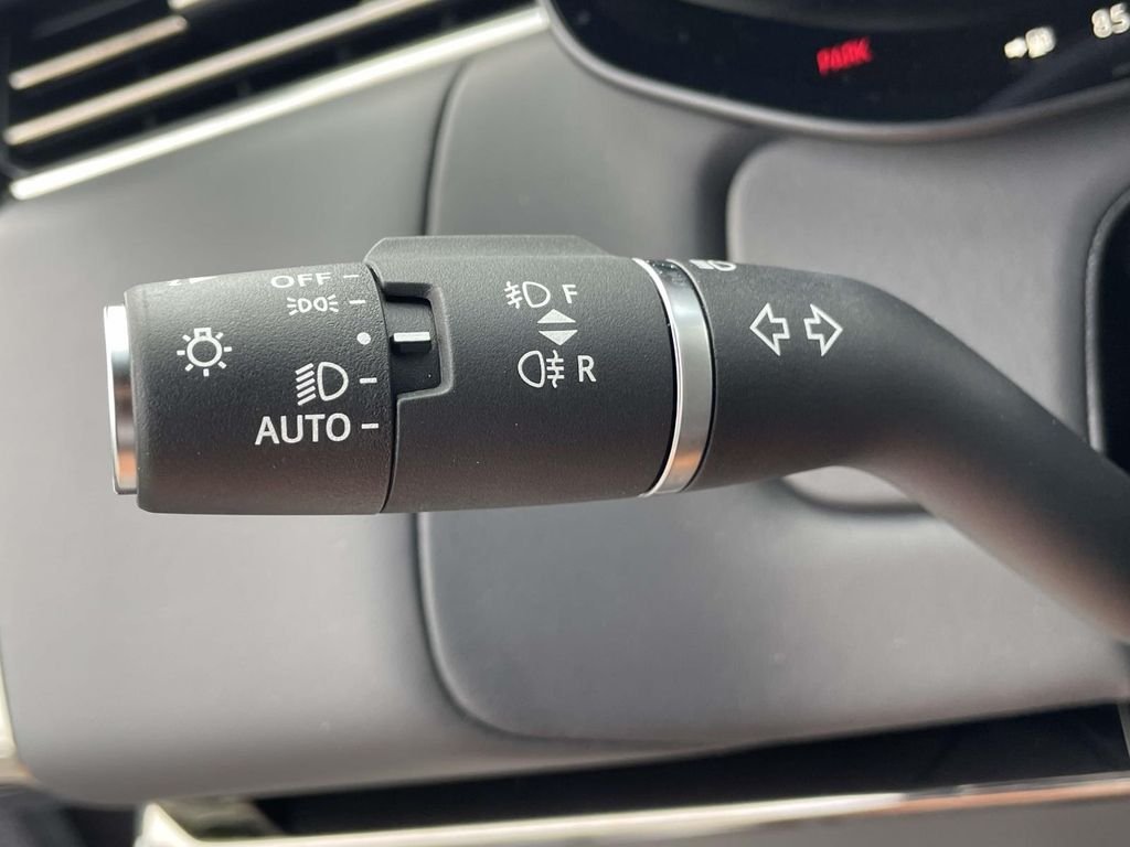 New 2026 Fuji White Land Rover Dynamic SE image 38