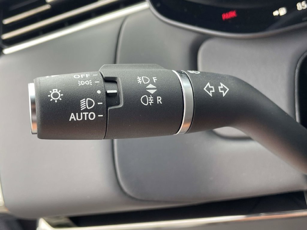 New 2026 Fuji White Land Rover Dynamic SE image 38