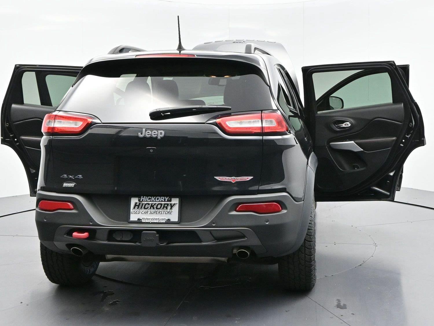 Used 2018 Diamond Black Crystal Pearlcoat Jeep Trailhawk image 38