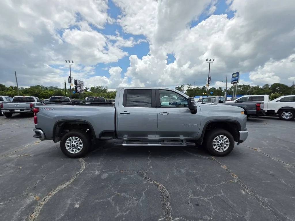 Used 2025 Sterling Gray Metallic Chevrolet LT image 6