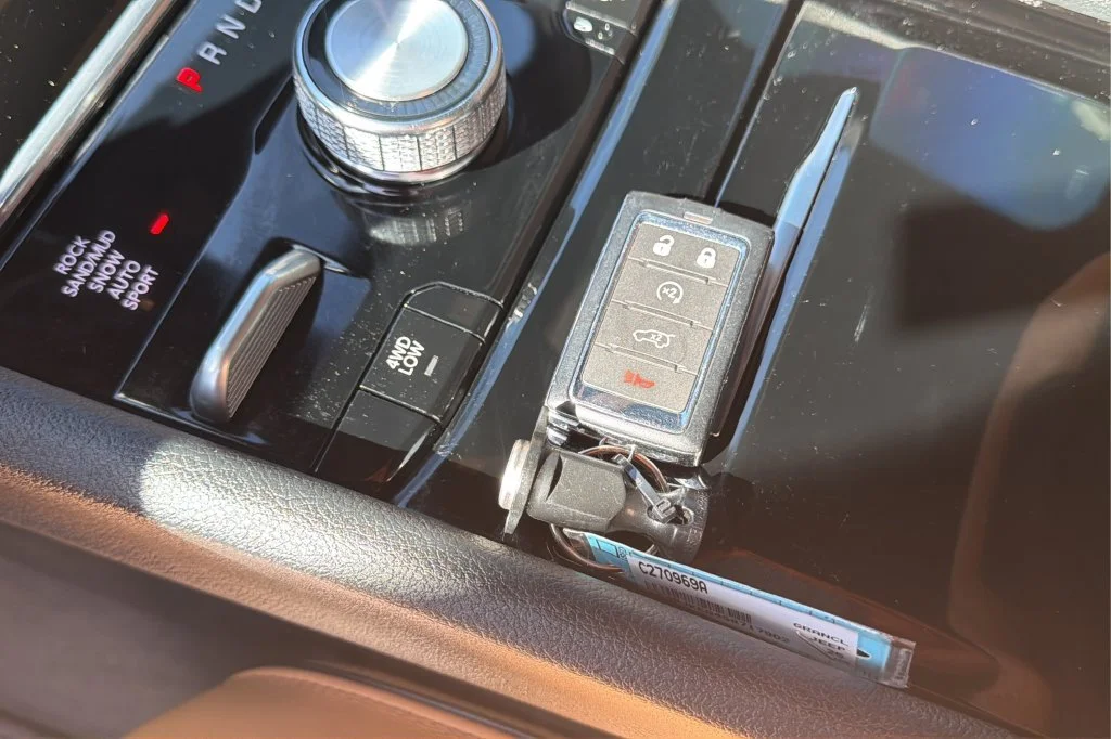 Used 2025  Jeep Summit image 33