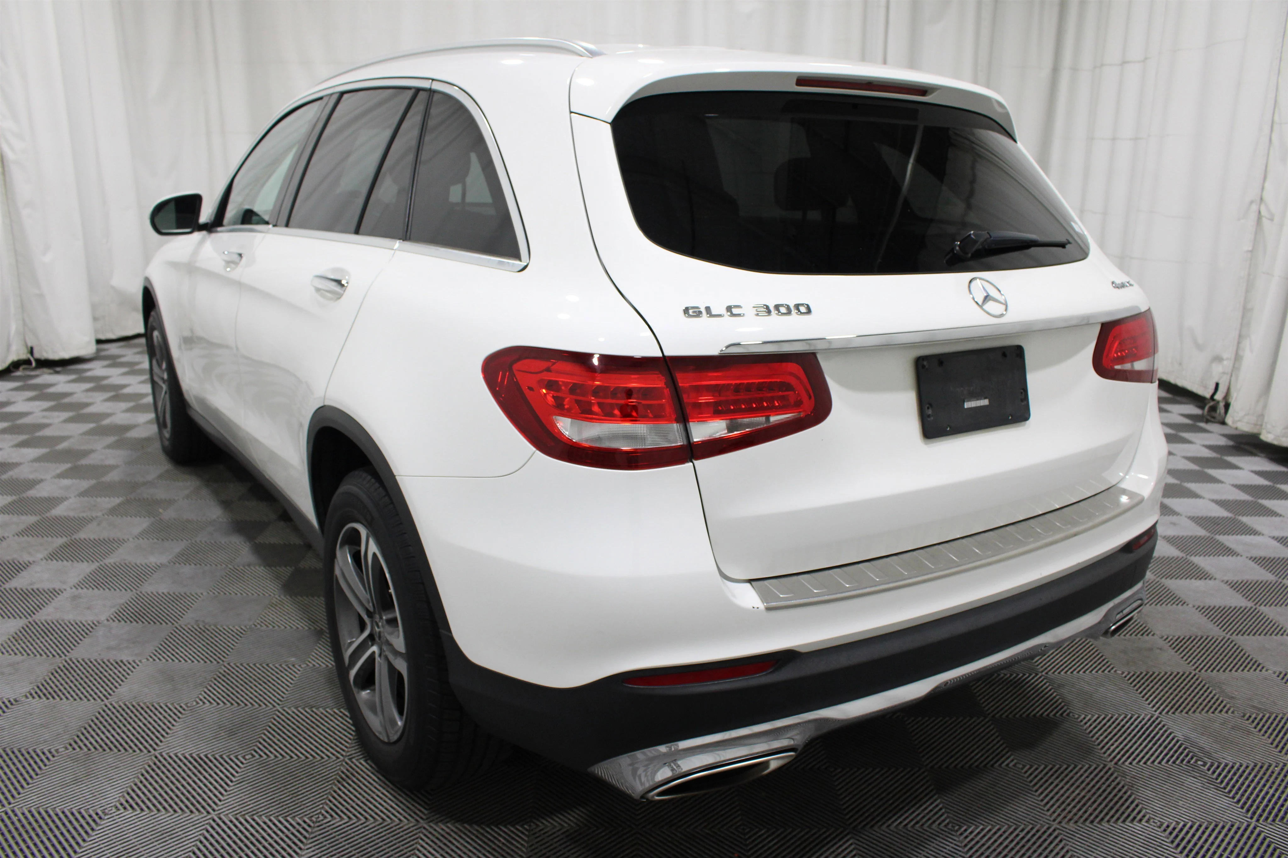 Used 2019 Polar White Mercedes-Benz GLC 300 image 33