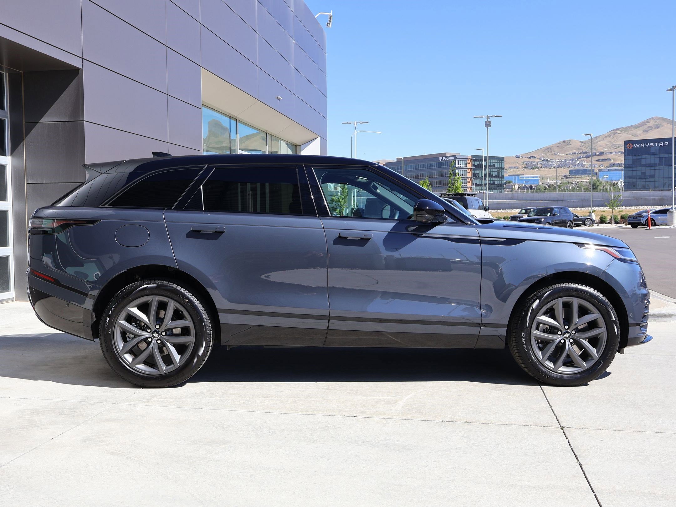 Certified Used 2026 Varesine Blue Metallic Land Rover Dynamic SE image 4