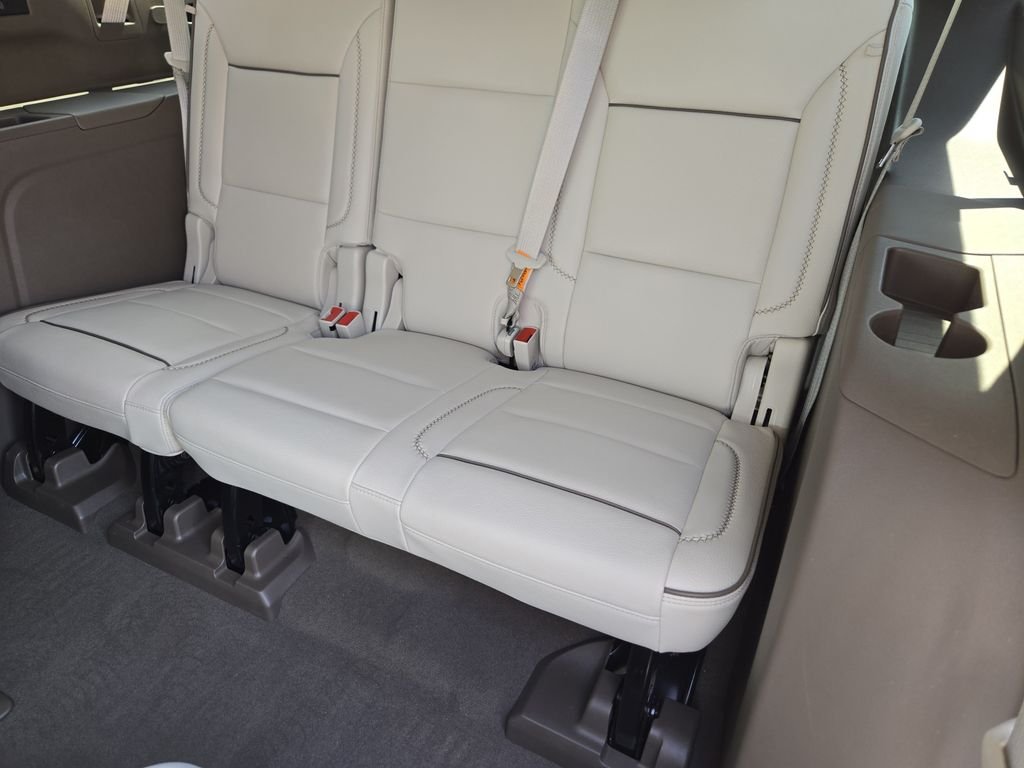 Used 2024 White GMC Denali image 32