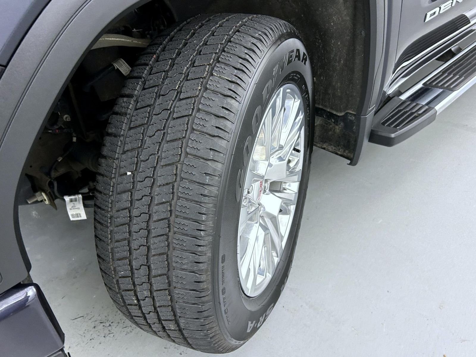 Used 2023 Silver GMC Denali image 25