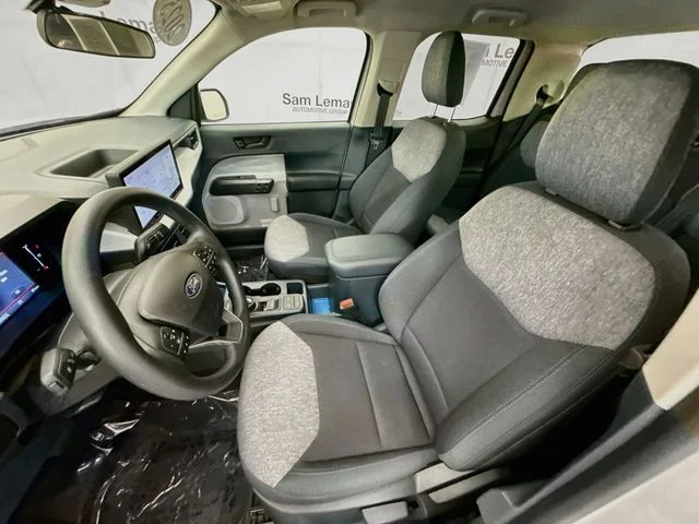 Used 2025 White Metallic Ford XLT image 19