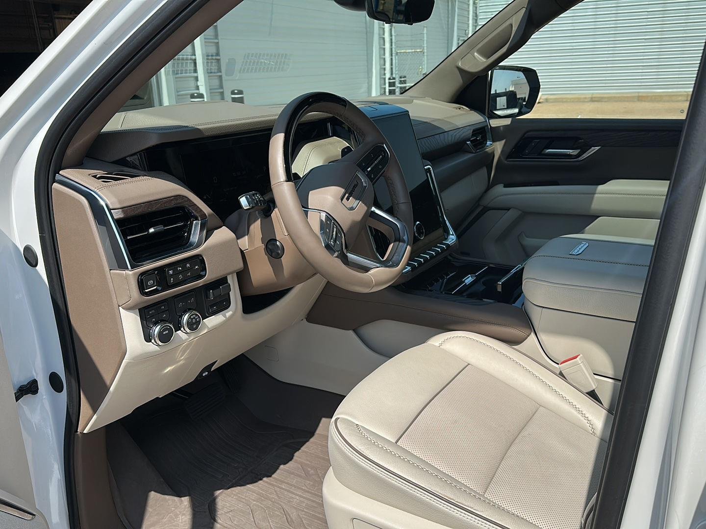Used 2025 White Frost Tricoat GMC Denali image 7