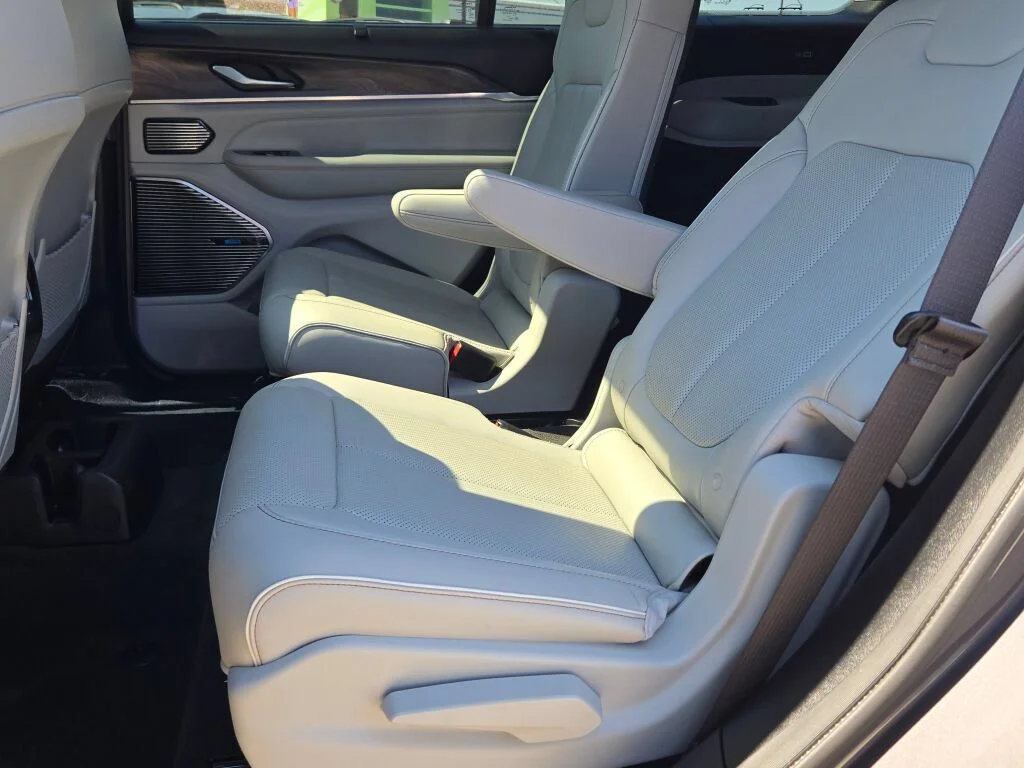 Certified Used 2021 Gray Metallic Jeep Overland image 20