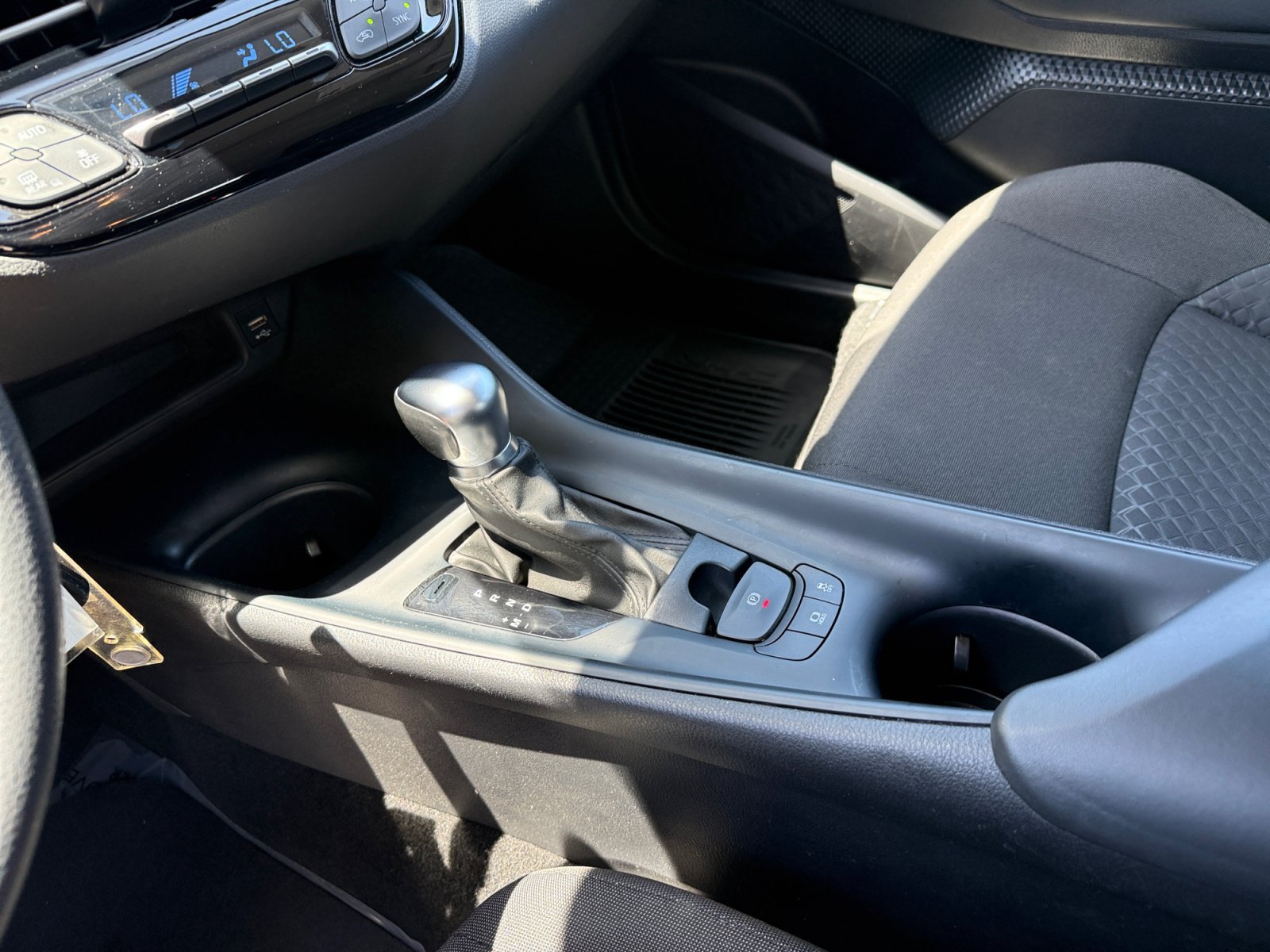 Used 2021 Bronze Toyota LE image 13