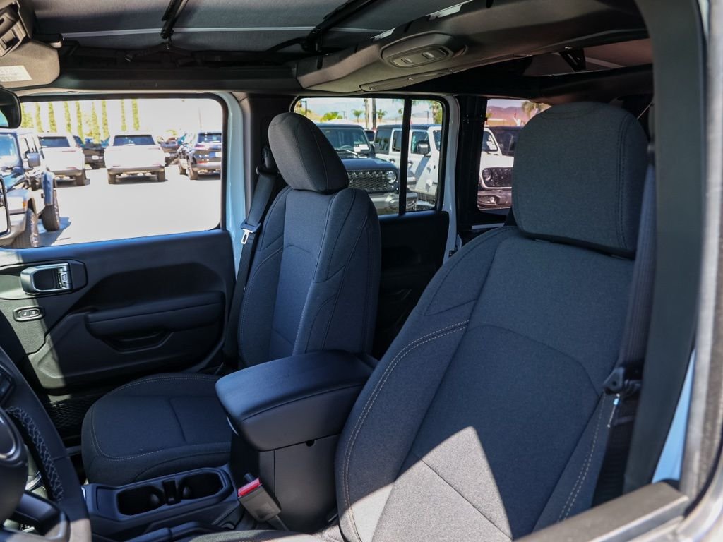 New 2026 Bright White Clear-Coat Exterior Paint Jeep Willys Extreme image 14