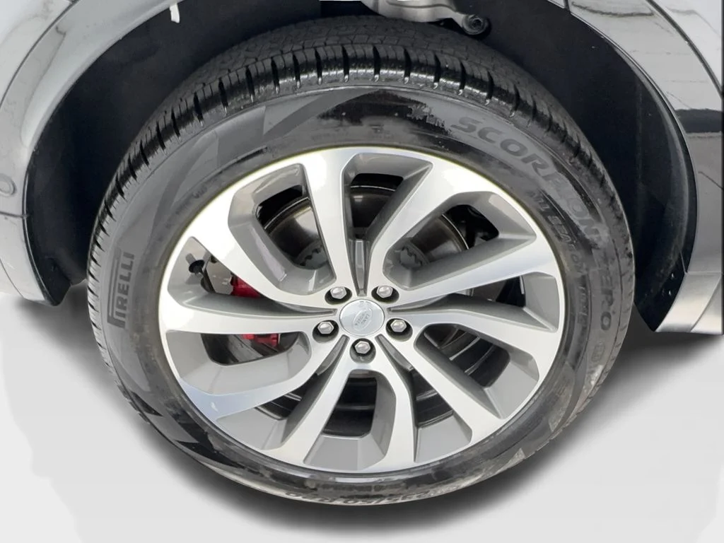 Used 2025 Gray Land Rover SE image 14