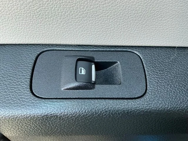 Used 2019 Blue Metallic Ford XL image 20