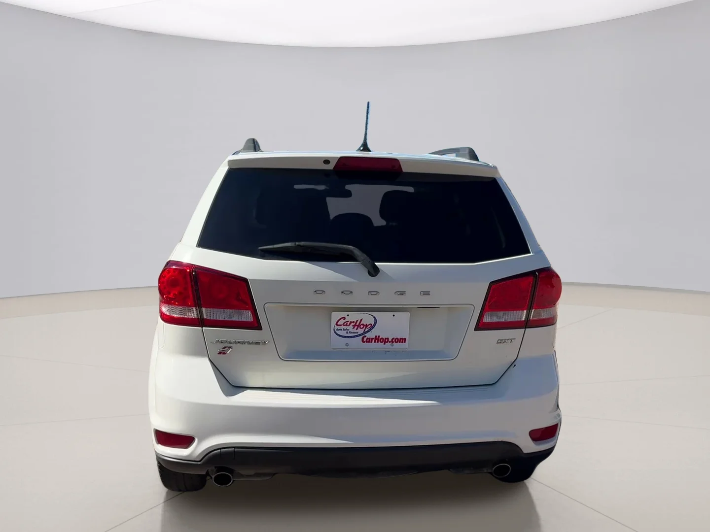 Used 2018 White Dodge SXT image 4