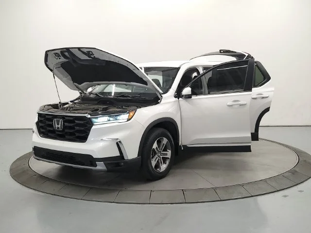 Used 2025 White Honda EX-L image 11