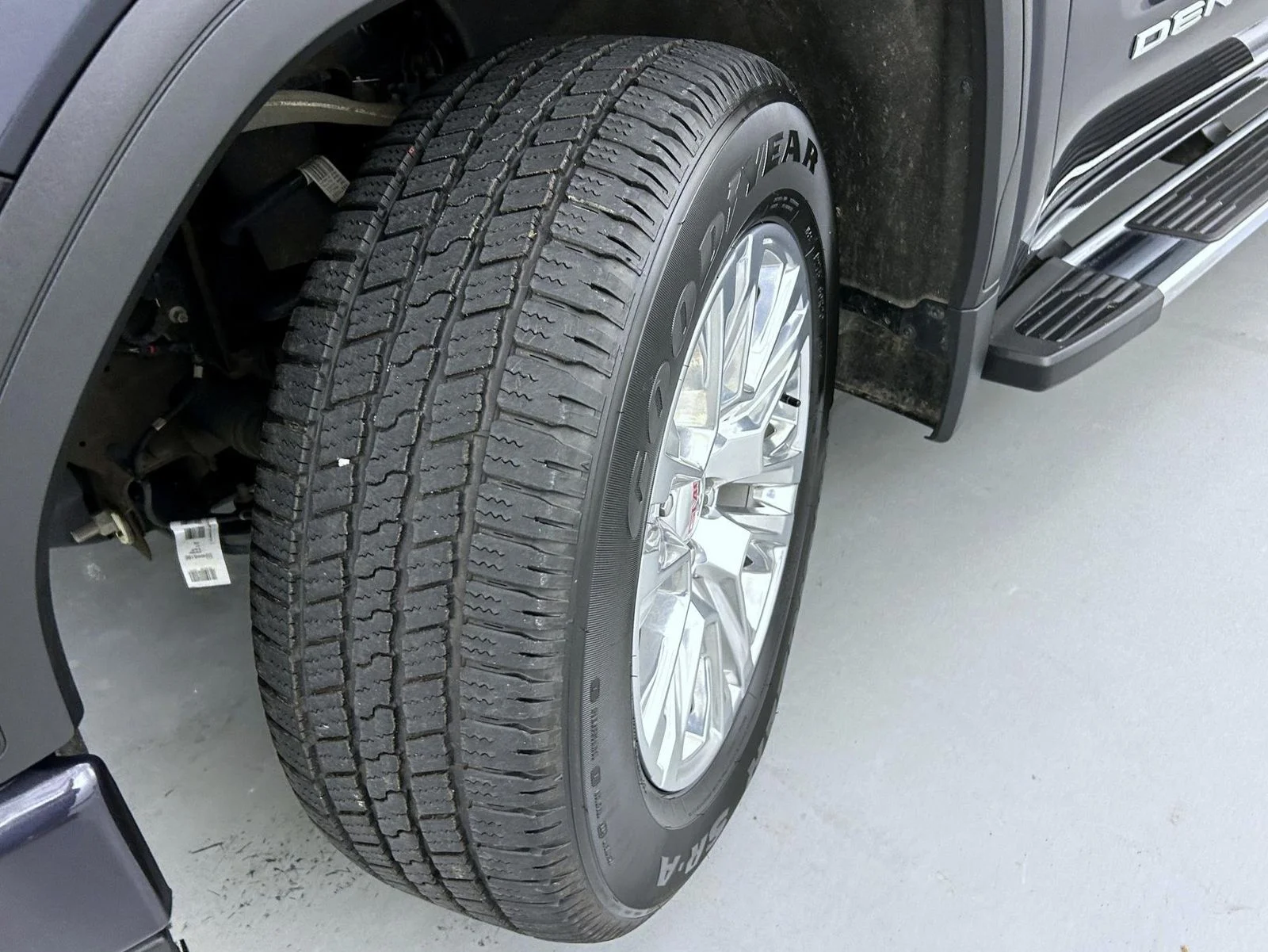 Used 2023 Silver GMC Denali image 25