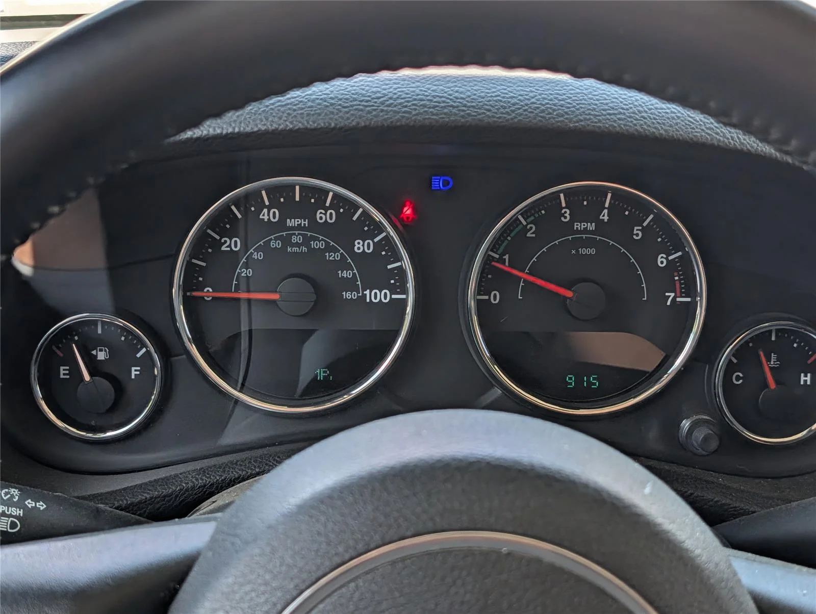 Used 2014 Bright White Clearcoat Jeep Sahara image 18