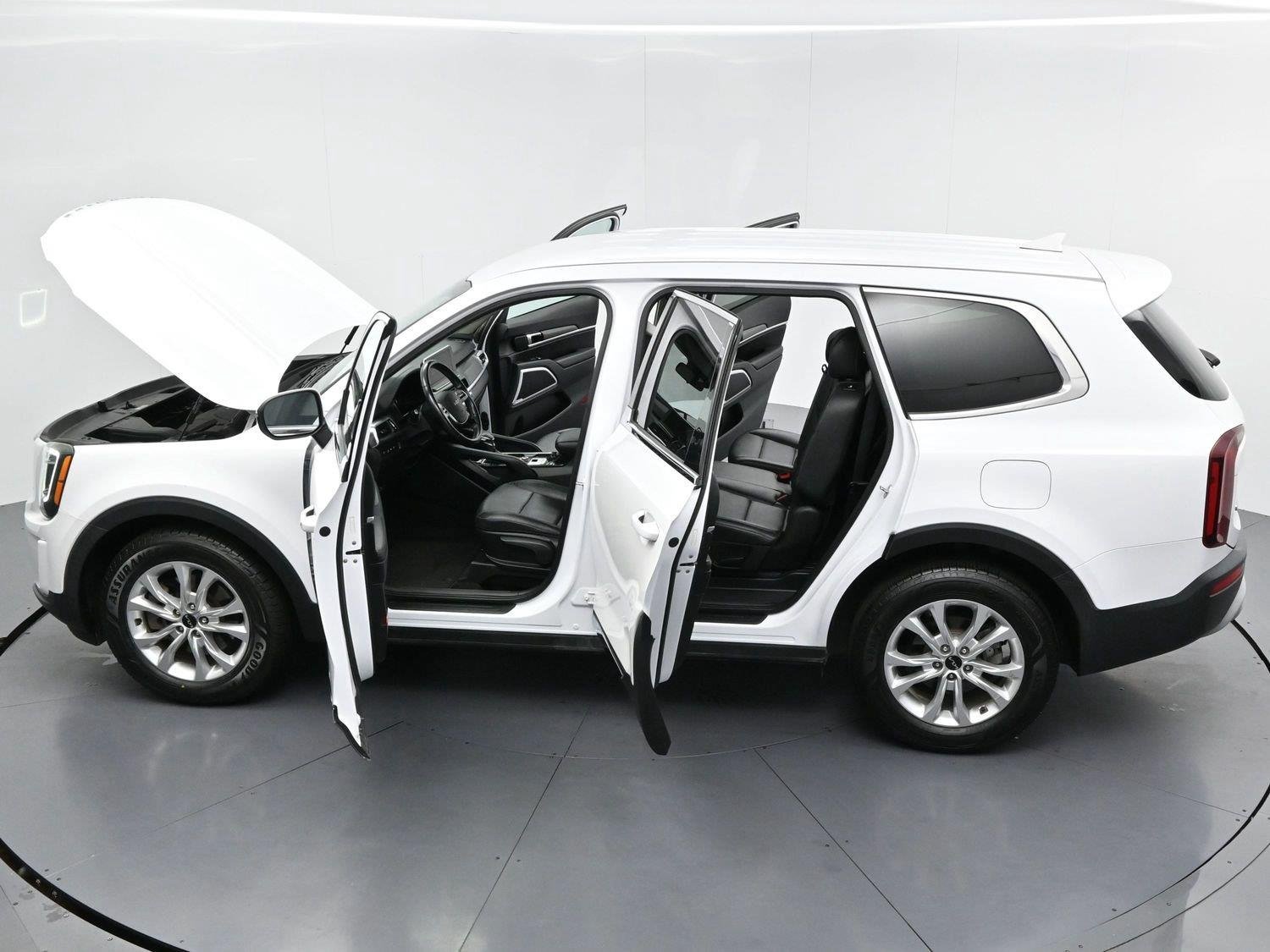 Used 2022 Glacial White Pearl Kia LX image 37