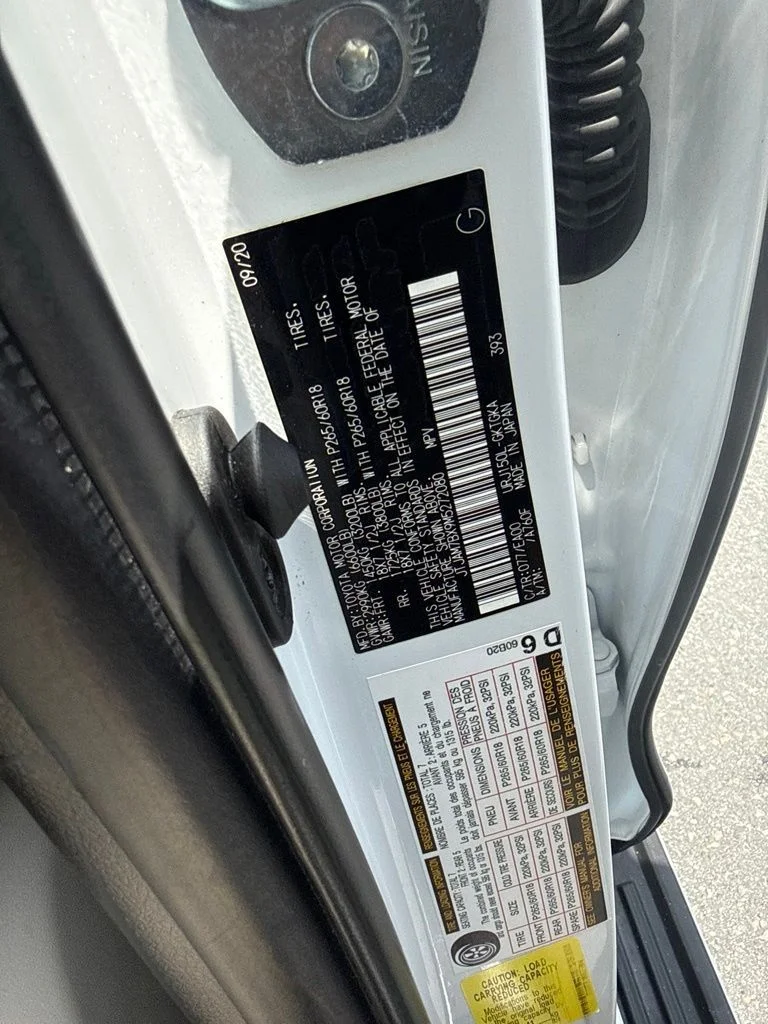 Used 2021 White Lexus 460 image 24