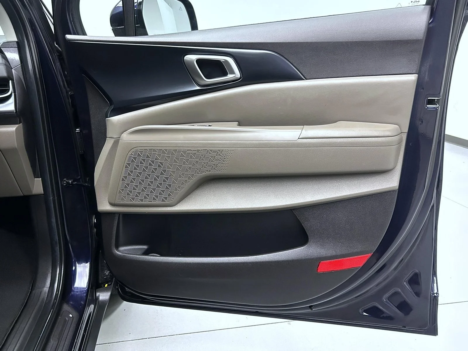 Used 2025 Blue Kia LXS image 16
