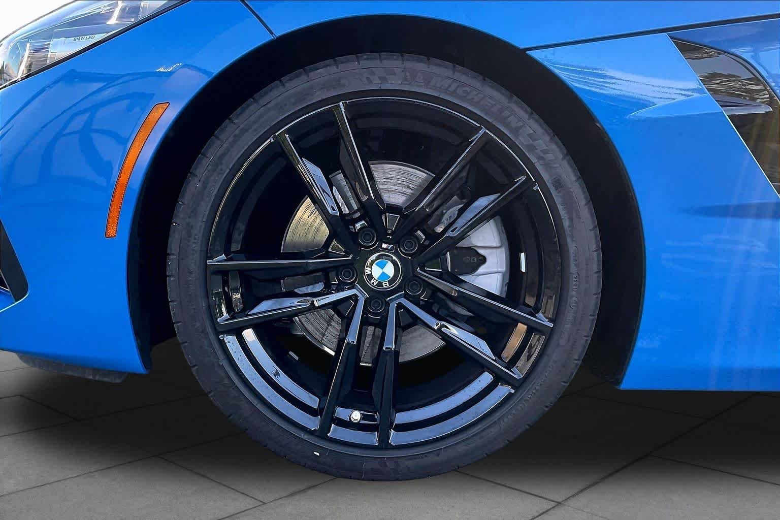 Used 2022 Misano Blue Metallic BMW sDrive30i image 10
