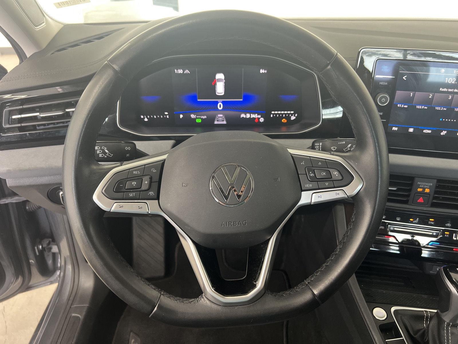 Used 2025 GRAY Volkswagen SE image 18