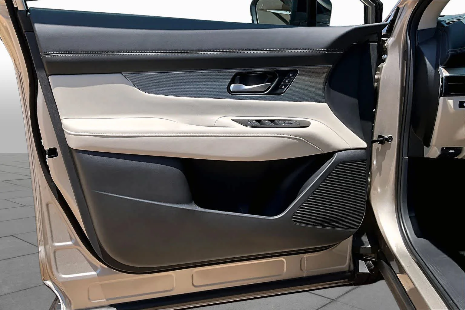 New 2026 Champagne Silver Metallic Nissan SL image 10