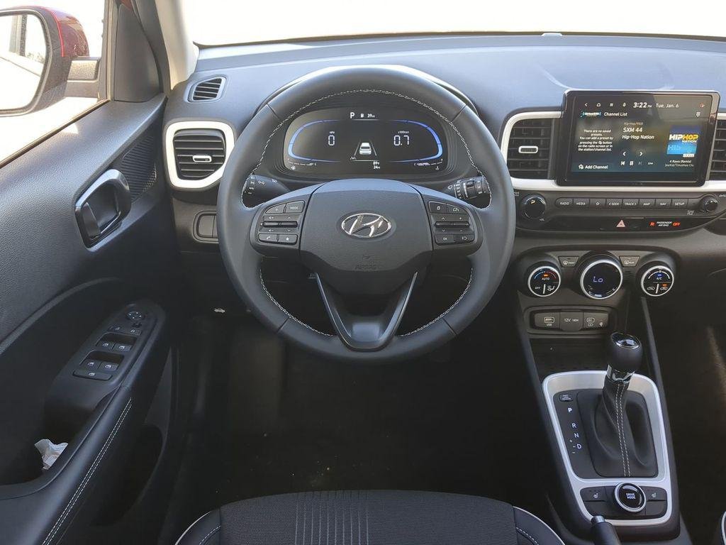 2025 Hyundai Venue Limited - Photo 18