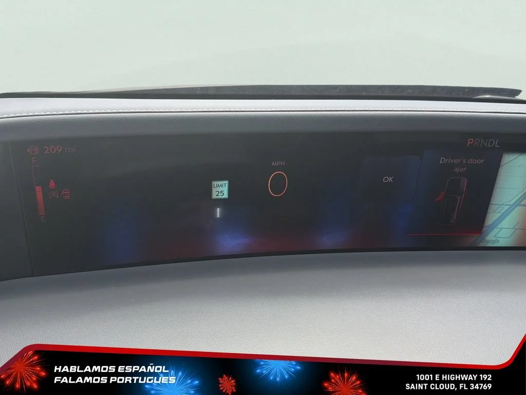 Used 2024 Red Lincoln Premiere image 18