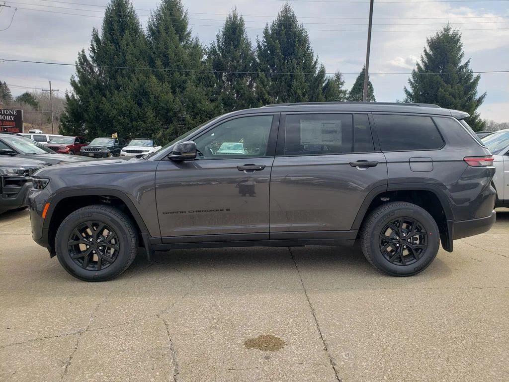 New 2026 Baltic Gray Metallic Clear-Coat Exterior Paint Jeep Laredo Altitude image 7