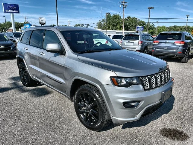 Used 2019 Silver Jeep Altitude image 12
