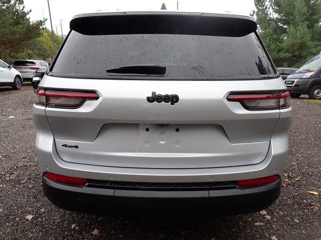 New 2025 Silver Zynith Exterior Paint Jeep Altitude X image 4