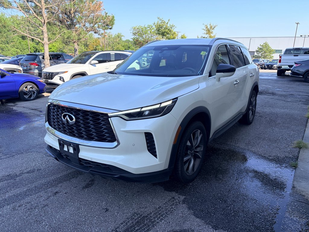 Used 2024 Majestic White INFINITI LUXE image 1