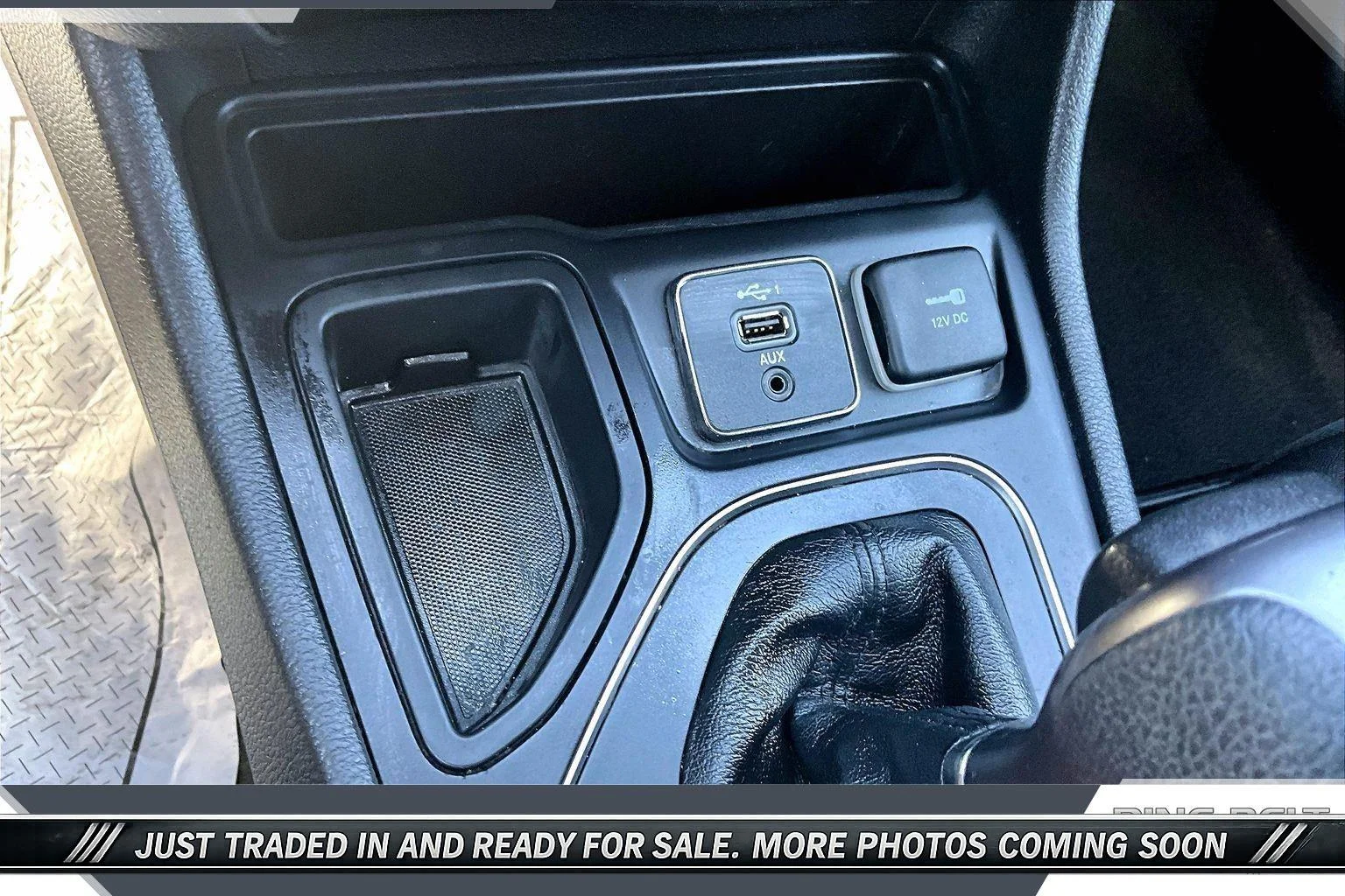 Used 2020 Silver Jeep Latitude FWD image 24
