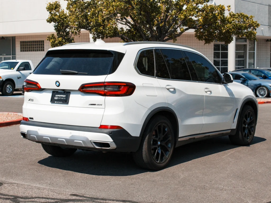 Used 2019 Alpine White BMW xDrive40i image 5