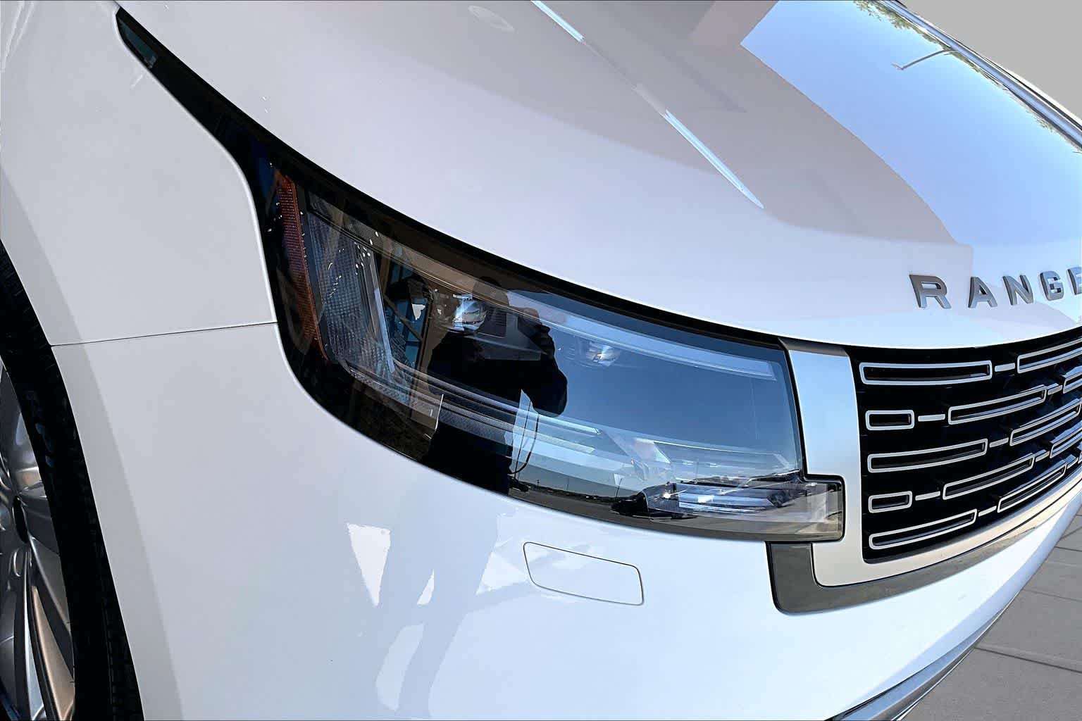 New 2026 Fuji White Land Rover SE image 13