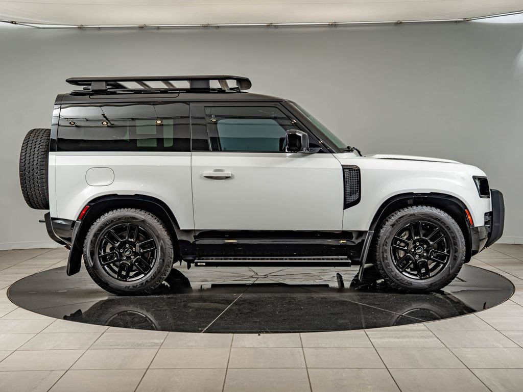Used 2023 Fuji White Land Rover X-Dynamic SE image 4