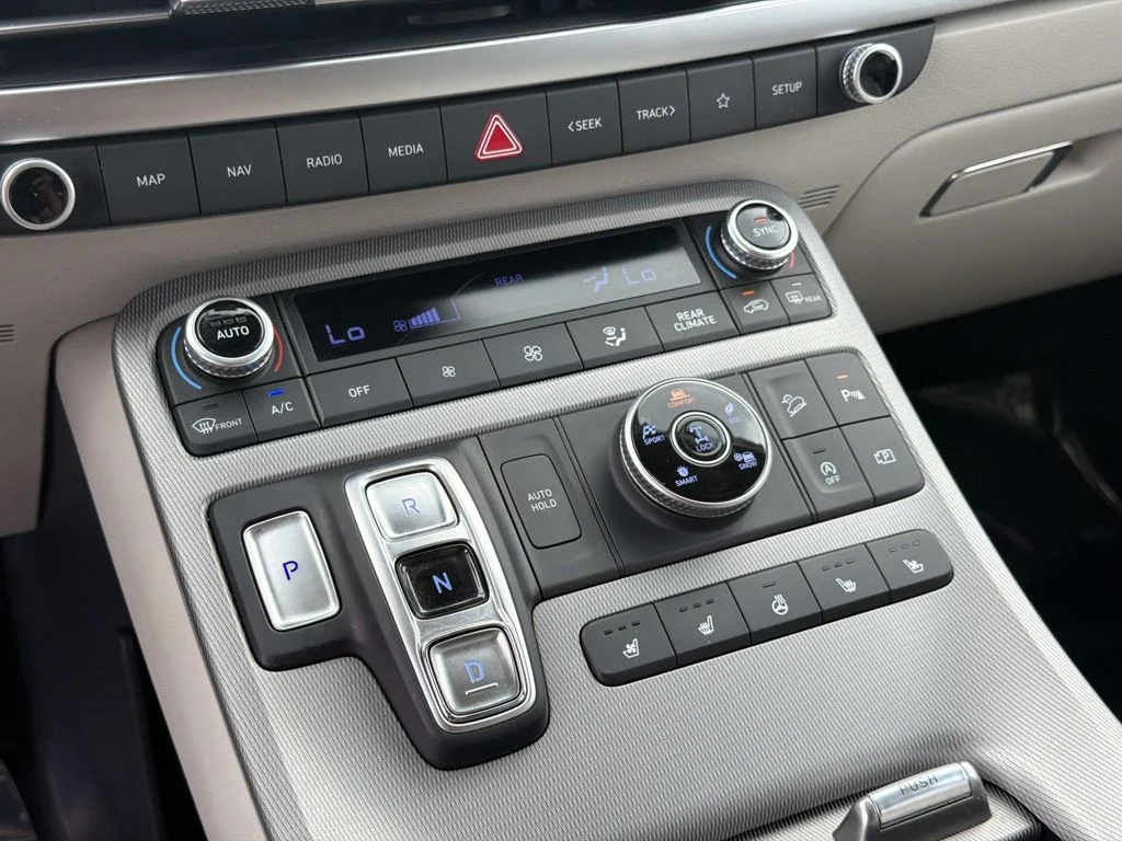 Used 2023 Gray Hyundai Limited image 4