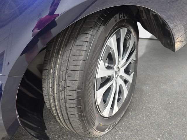 Certified Used 2020  Toyota LE image 26