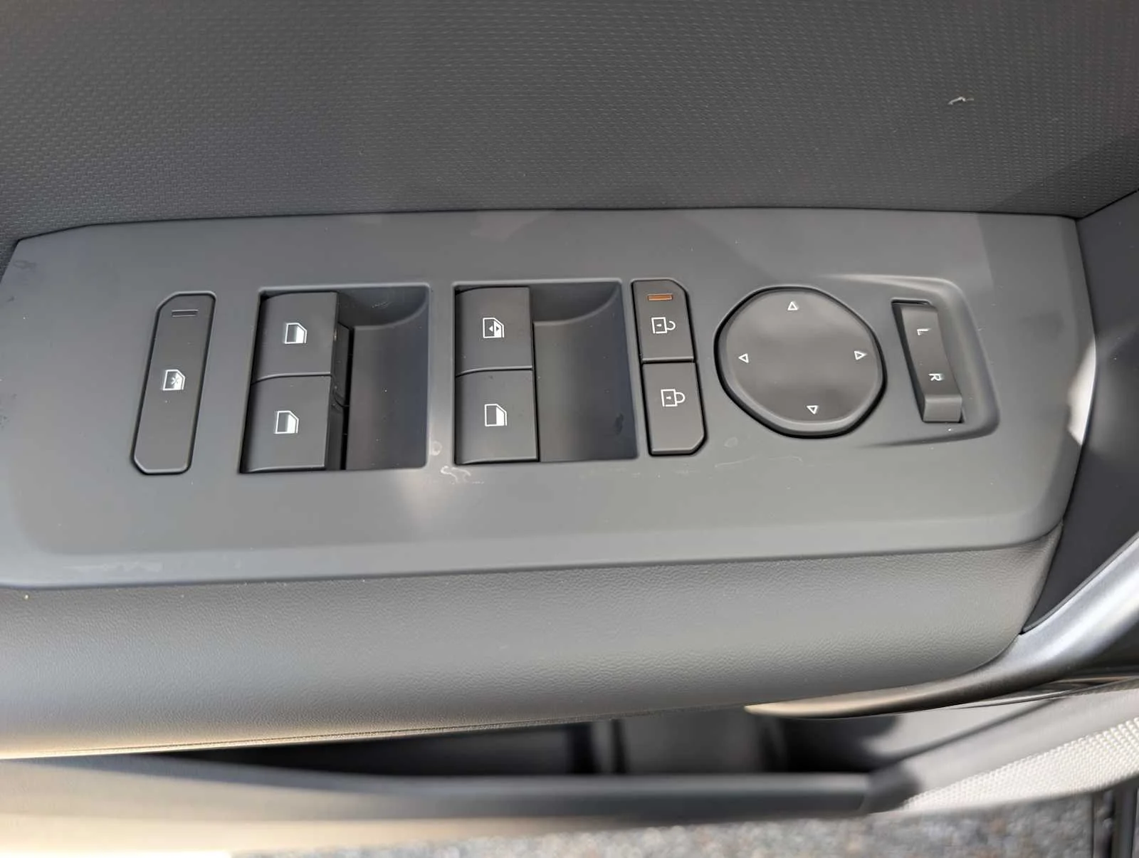 New 2027 Terrain Brown Kia X-Line S image 32