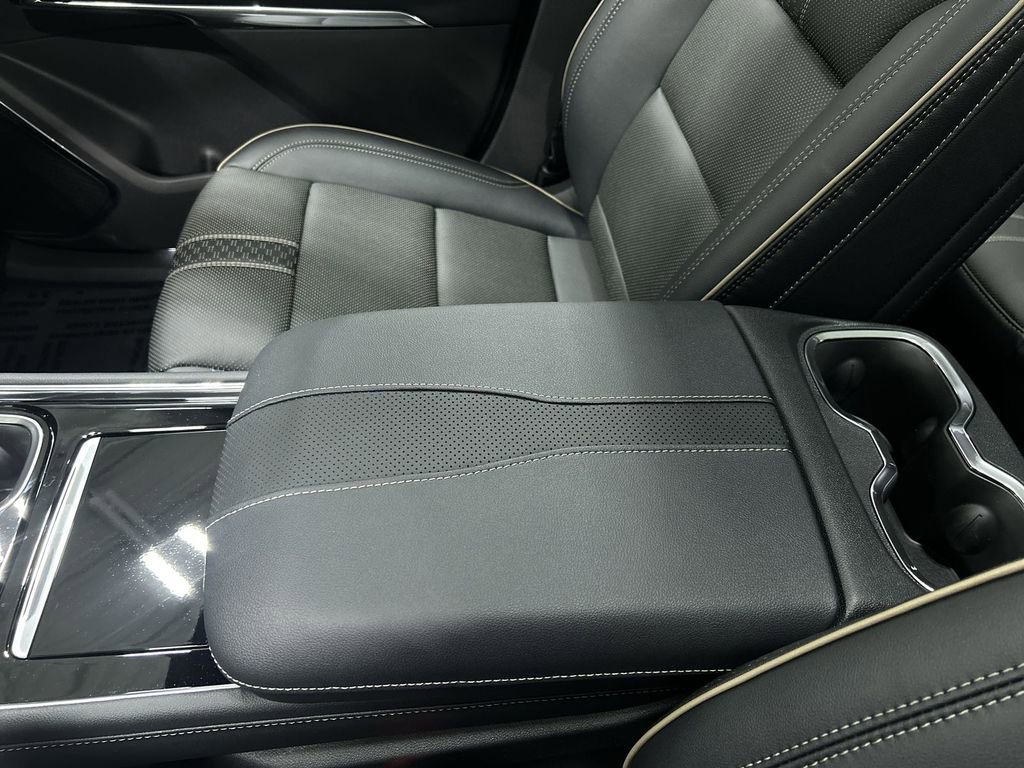 New 2026 Mosaic Black Metallic Chevrolet High Country image 23