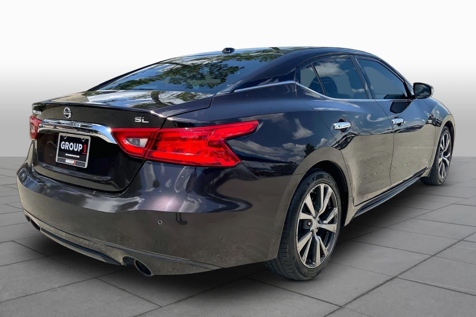 Used 2016 Bordeaux Black Nissan 3.5 SL image 13