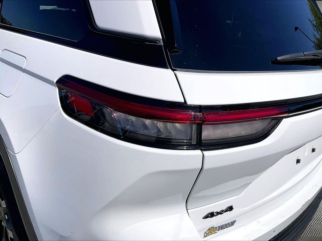 Used 2025 Bright White Clearcoat Jeep Altitude X image 30