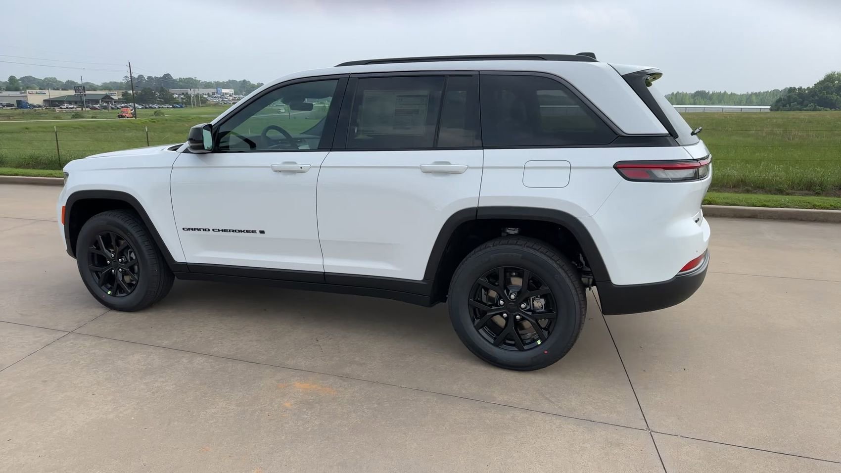 New 2026 Bright White Clearcoat Jeep Laredo Altitude image 6