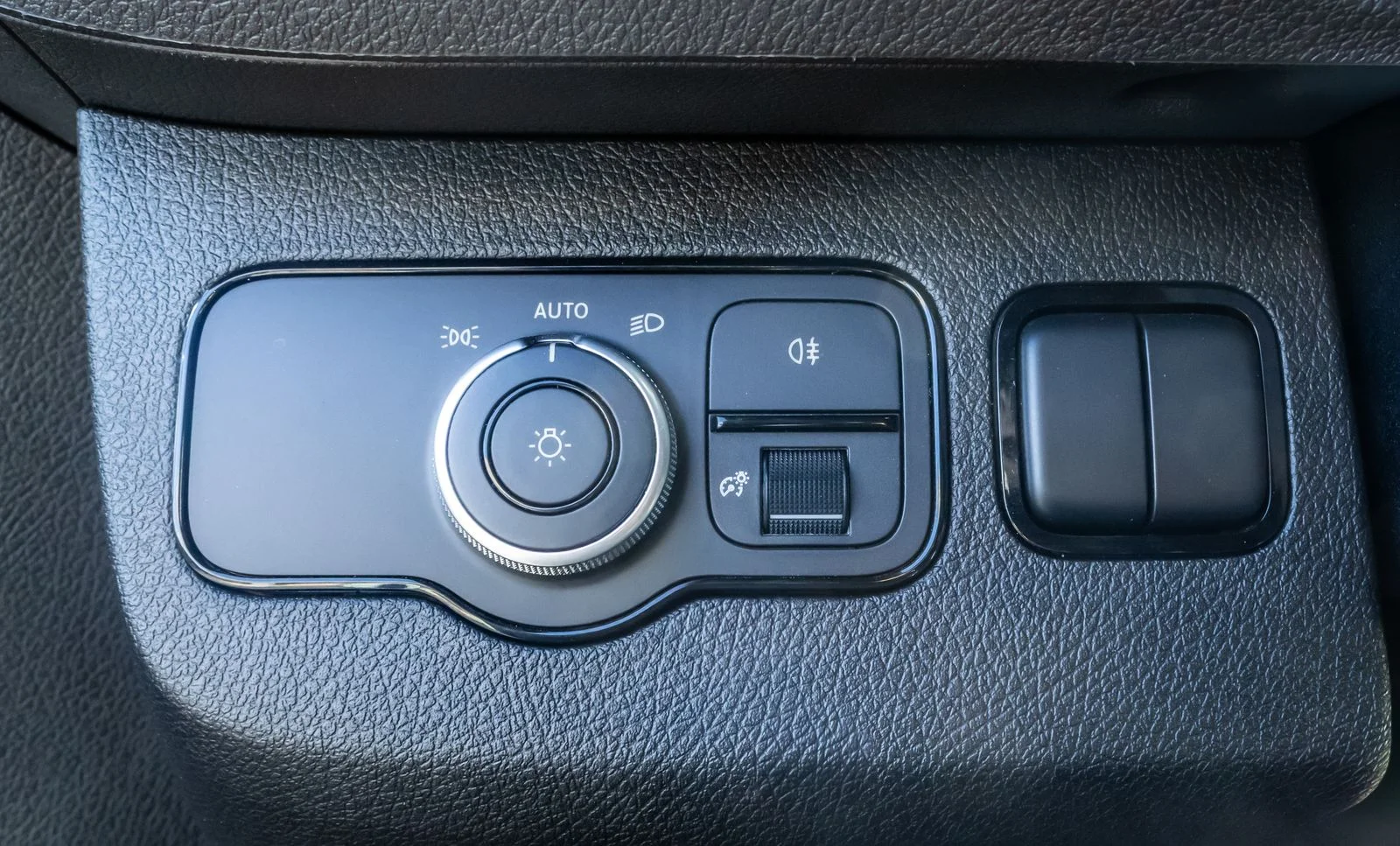 Used 2025  Mercedes-Benz Passenger 170 WB image 18