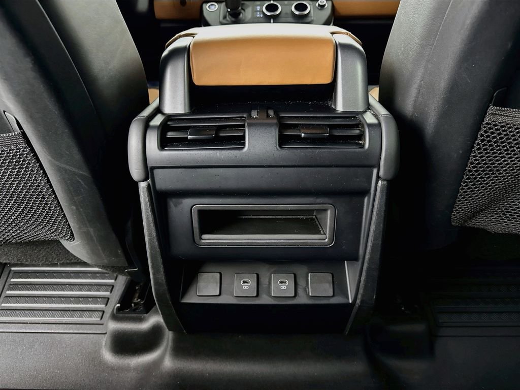 Certified Used 2024 White Land Rover X-Dynamic SE image 26