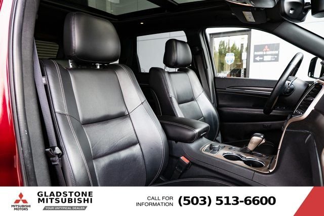 Used 2017 Velvet Jeep Limited image 28