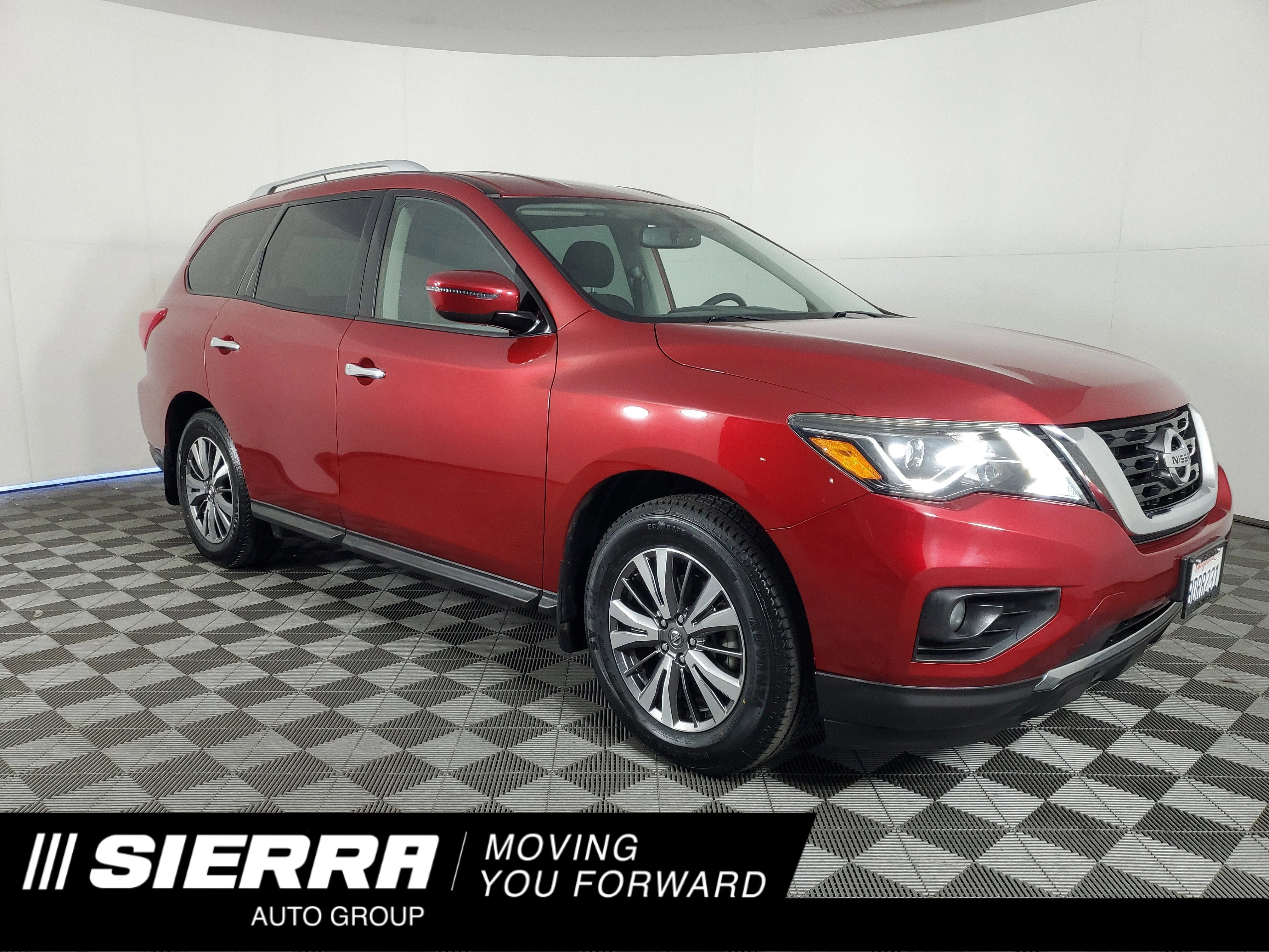 2018 Nissan Pathfinder SV 2WD's photo