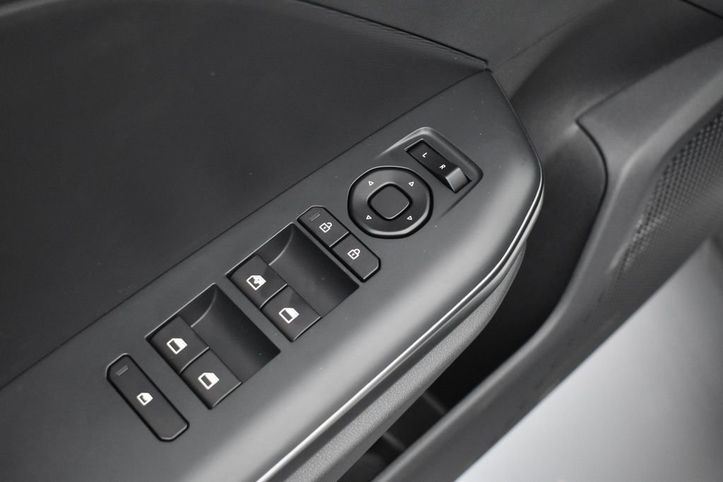 New 2026 Snow White Pearl Kia LXS image 6