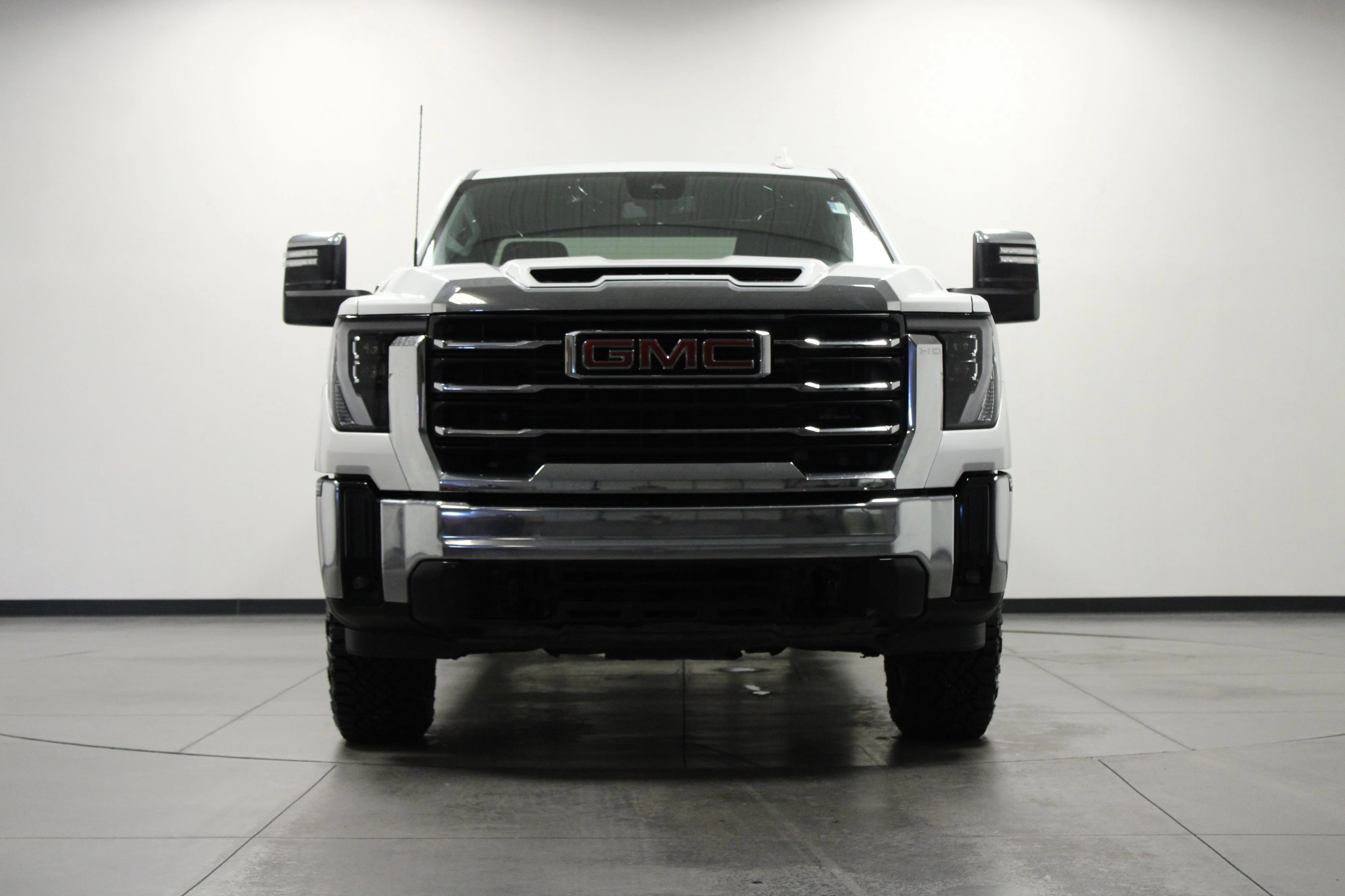 Used 2024 Summit White GMC SLT image 9