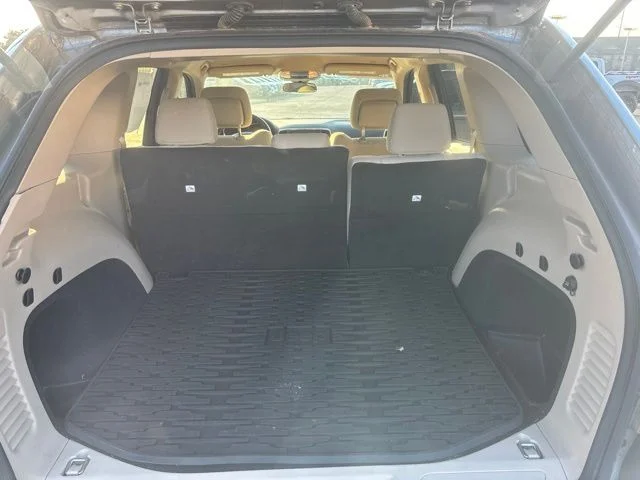 Used 2020 Silver Jeep Laredo E image 18